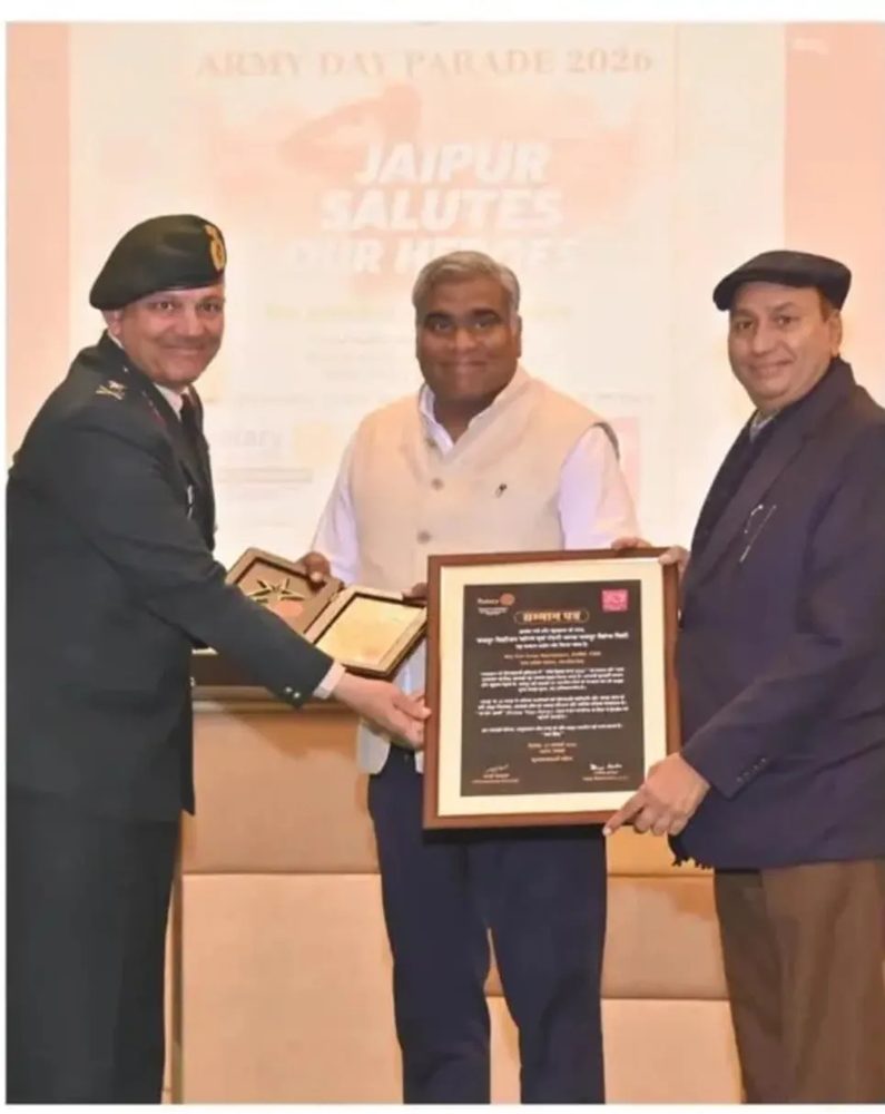 Dr. Naval Singh Jain receiving the Sammaan Patra from Major General Amar Ramdasani at Army Day Parade 2026, Jaipur